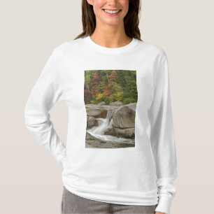 T-shirt Rivière Swift en cascade à travers les rochers, Bl