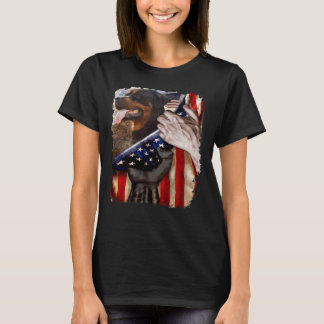 T-shirt Rottweiler derrière le drapeau américain