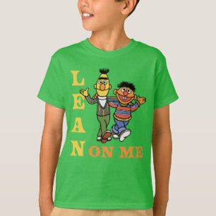 T-shirt Rue Sésame   Bert & Ernie Lean sur moi