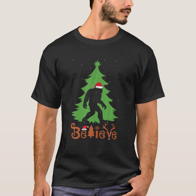 T-shirt Santaquatch Believe Bigfoot Christmas Santa Hat Xm (Devant)