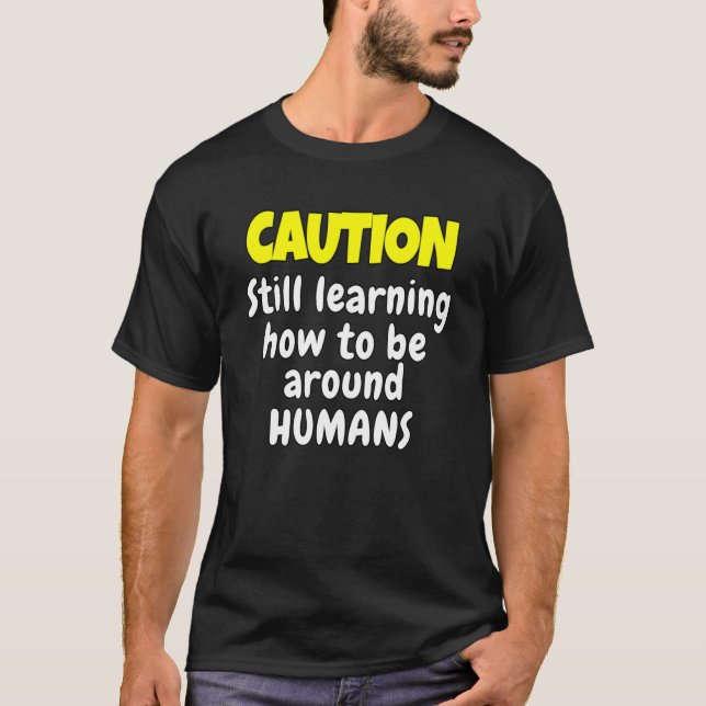 T-shirt Sarcastic Humor Caution Still Learning How Be Arou (Devant)