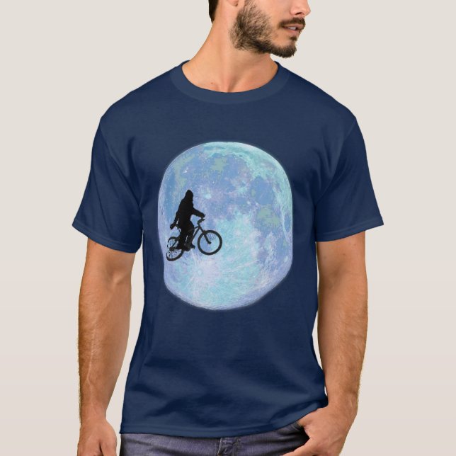 T-shirt Sasquatch/Bigfoot sur le vélo en ciel avec le (Devant)