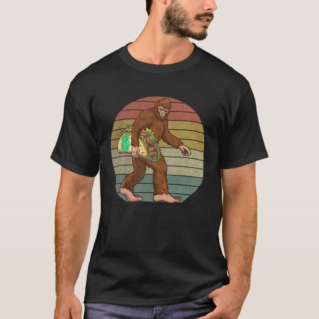 T-shirt Sasquatch Bigfoot tenir un Taco Drôle Hommes Cinco (Devant)