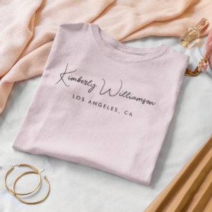 T-shirt Script signature d'entreprise chic rose