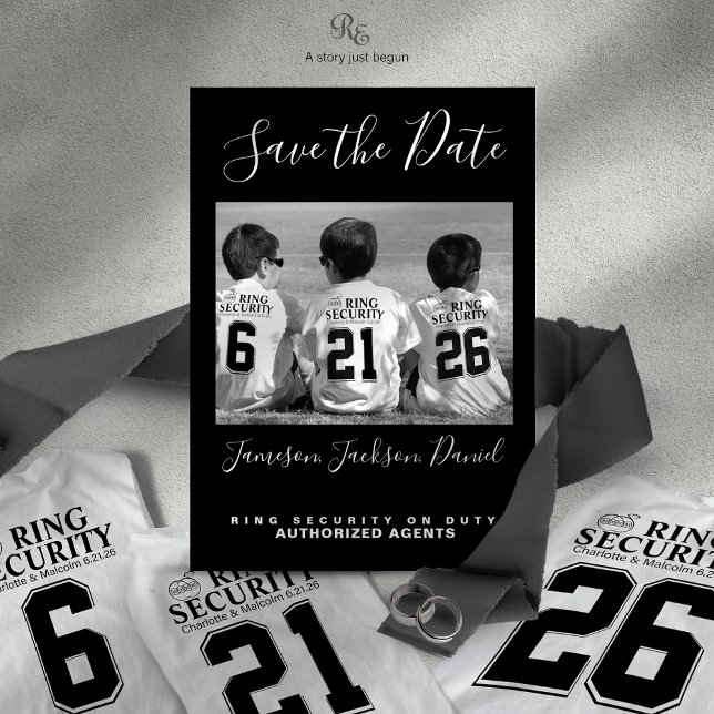 T-shirt Serrure de sécurité du porteur de l'anneau (Matching Save the Date card sold separately, shown for display with Ring Security logo Tees.)