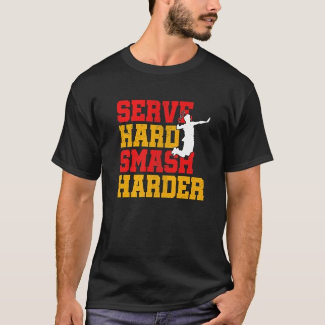 T-shirt Servez dur Smash Harder Badminton Lecteur Shuttlec (Devant)