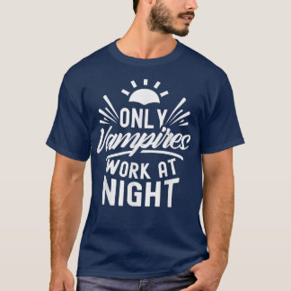 T-shirt Seules Les Vampires Travaillent De Nuit
