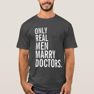 T-shirt Seuls les vrais hommes épousent des médecins
