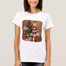 Sexy Père Noël Girl près de l'arbre de Noël