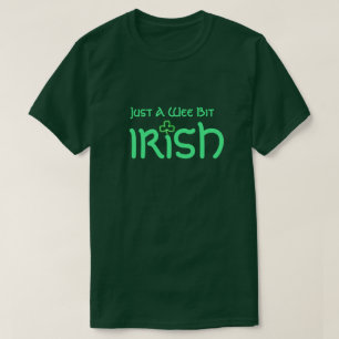 T-shirt Shamrock et texte vert "Just a Wee Bit Irish"