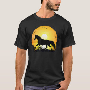 T-shirt Silhouette de race de cheval Warmblood au coucher