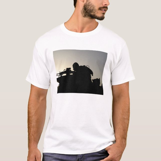 T-shirt Silhouette d'un Squad mitrailleur automatique d'ar (Devant)