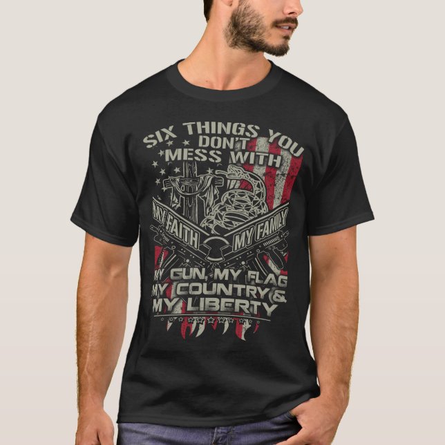 T-shirt six choses que vous ne gâchez pas avec ma famille, (Devant)