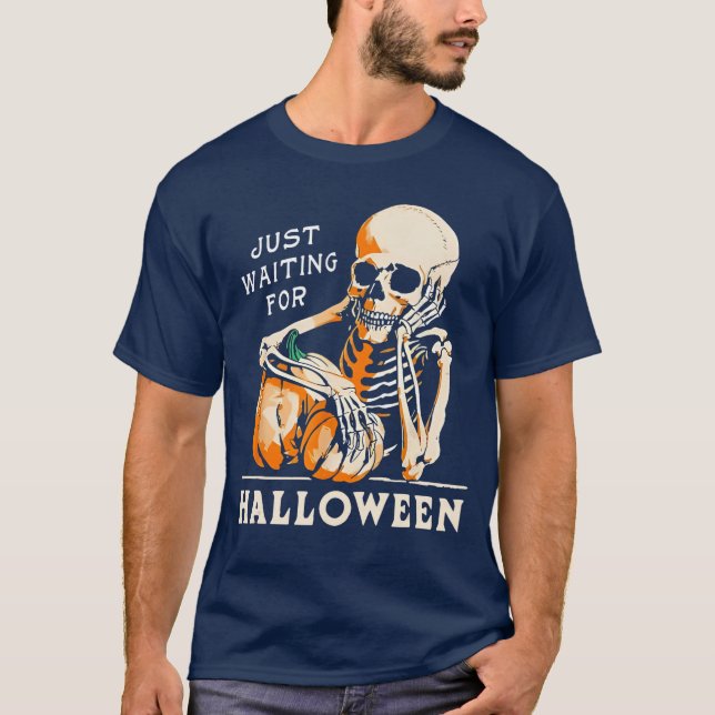 T-shirt Skeleton Holding Pumpkin Just Waiting For Hallowee (Devant)