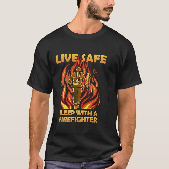 T-shirt Sleep with a firefighter  quote firemen brigade (Devant)