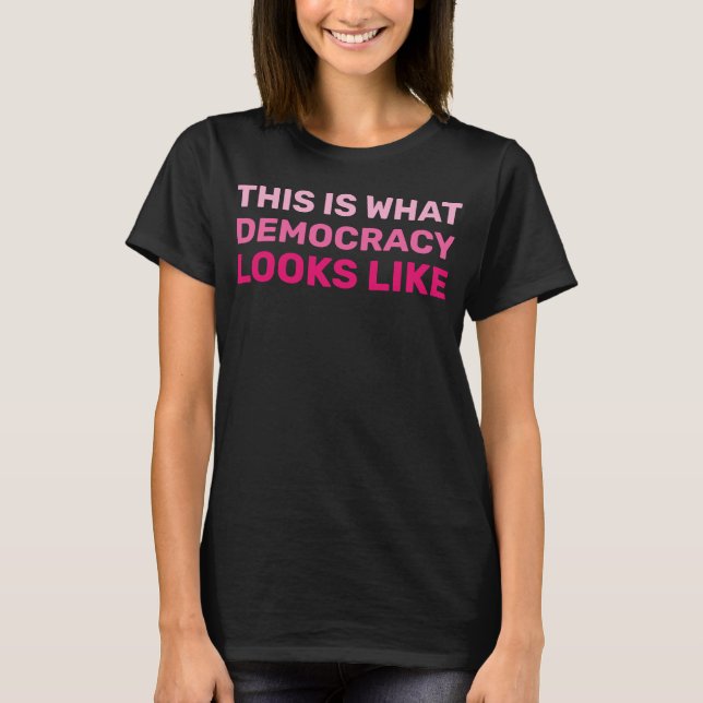 T-shirt Slogan à la main Voici à quoi ressemble la démocra (Devant)