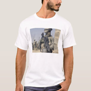 T-shirt Soldat armé d'un MK-48