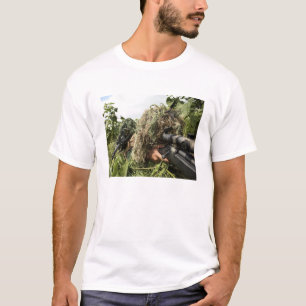 T-shirt Soldats habillés dans des costumes de ghillie