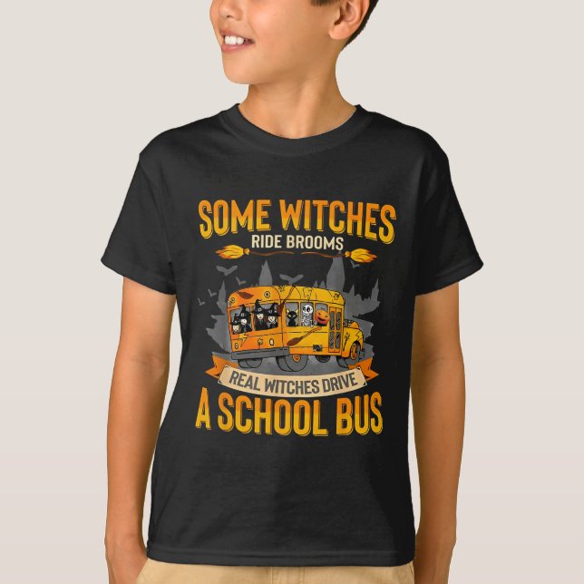 T-shirt Some Witches Ride Brooms Real Witches Drive A Scho (Devant)