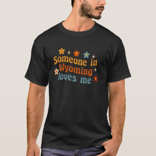 T-shirt Someone in Wyoming Loves Me