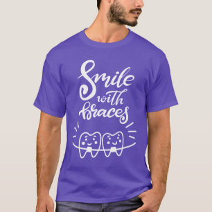 T-shirt Sourire avec les dents de sourire des croisillons