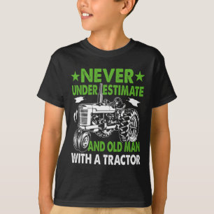 T-shirt Sous-estimer un vieil homme avec un tracteur