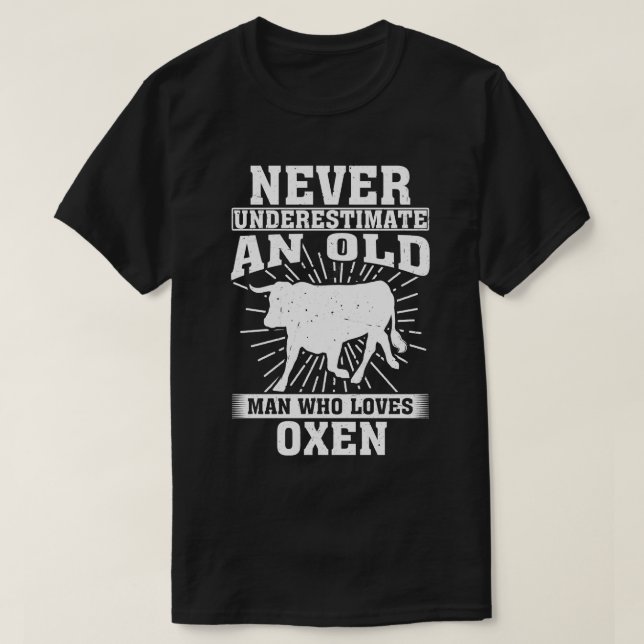 T-shirt Sous-Estimer Un Vieux Homme Qui Aime Oxen (Design devant)