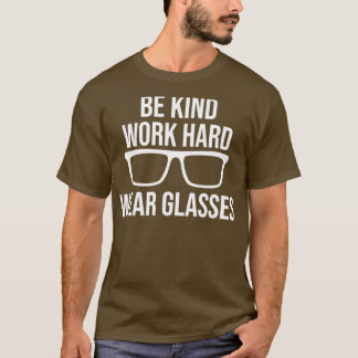T-shirt Soyez gentil Travaillez avec des lunettes d'usure 