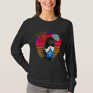 T-shirt Soyons un étrange chien portugais avec un Casquett