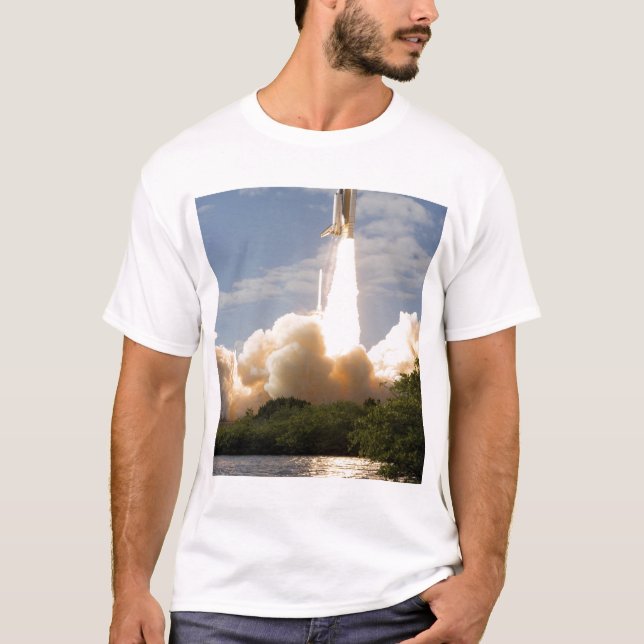 T-shirt Space Shuttle Atlantis se lève sur 8 (Devant)