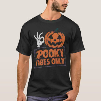 T-shirt Spooky Vibes Only Halloween Pumpkin and Skeleton