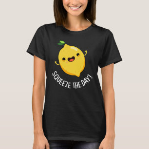 T-shirt Squeeze Day Funny Lemon Pun Dark BG