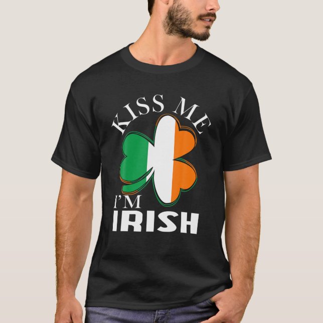 T-shirt St Patrick Day Funny Kiss Me Je suis Latvian Clove (Devant)
