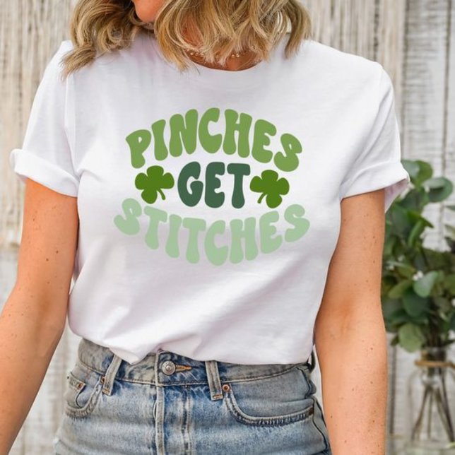 T-shirt St Patrick's Day Pinches Super obtenir des points  (Embrace the spirit of St. Patrick's Day with our "St. Patrick's Day Groovy Pinches Get Stitches)