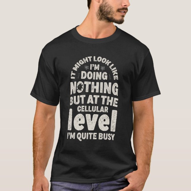 T-shirt Sur un niveau cellulaire, je suis très occupé (Devant)