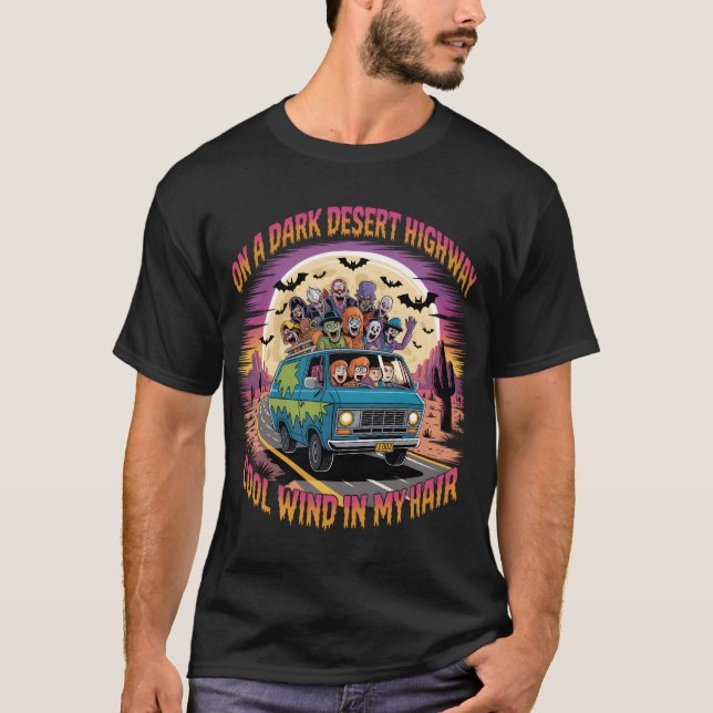 T-shirt Sur Une Route Sombre Du Désert (Devant)