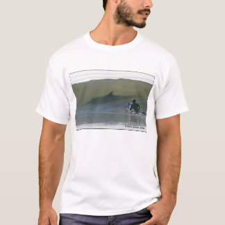 T-shirt surfer avec le requin