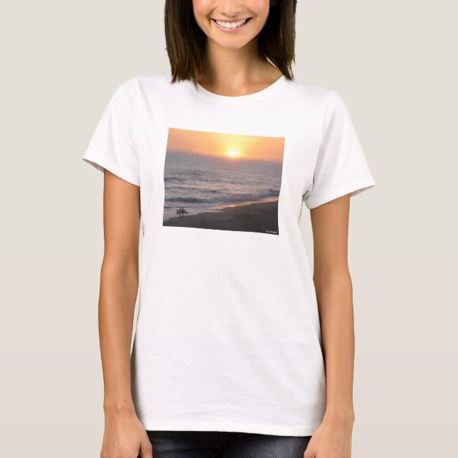 T-shirt Surfeurs de coucher de soleil (Devant)