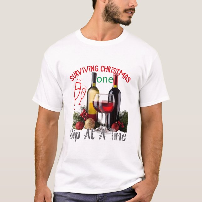 T-shirt Surviving Christmas One Sip at a Time Funny (Devant)
