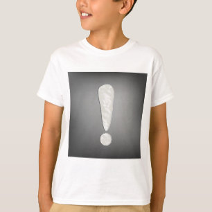 T-shirt Symbole de point d'exclamation grunge industriel