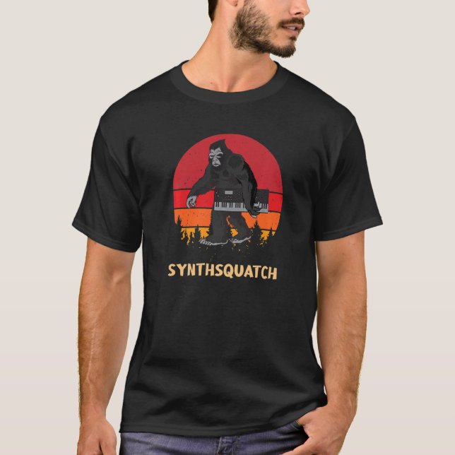 T-shirt Synthétiseur Sasquatch Synthétiseur Dj Mixer Synth (Devant)