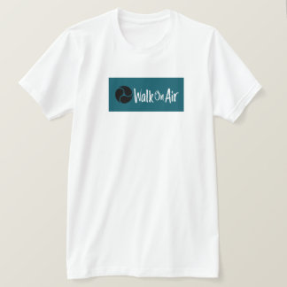 T-shirt T-shirt. Marcher en avion