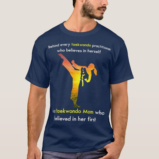 T-shirt Taekwondo Maman Qui Croyait En Sa Première (Devant)