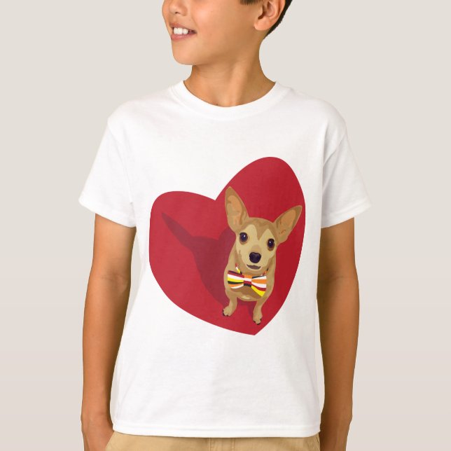 T-shirt Tan Chihuahua avec cravate arc dans un coeur rouge (Devant)