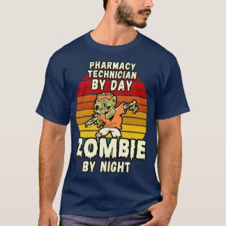 T-SHIRT TECHNICIEN DE PHARMACIE PAR JOUR ZOMBIE PAR HALLOW
