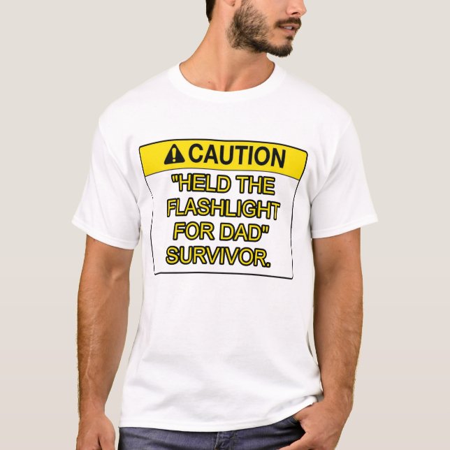 T-shirt Tenu la lampe de poche pour papa survivant (Devant)