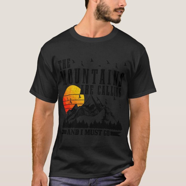 T-shirt The Mountains Are Calling I Must Go Hiking Camping (Devant)