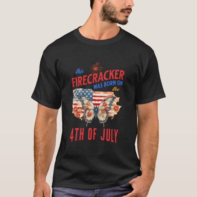 T-shirt This Firecracker Was Born On The Fourth Of July (Devant)