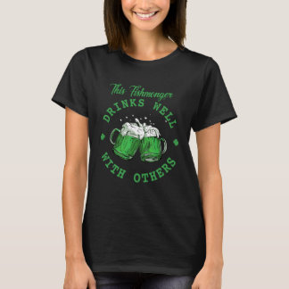 T-shirt This Fishmonger Drinks Well With Others St Patrick