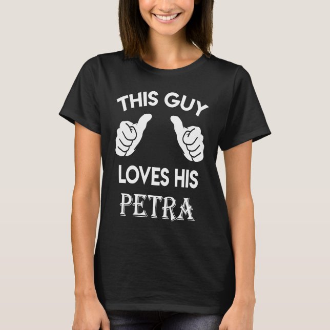 T-shirt This guy loves his PETRA  valentine heart belongs  (Devant)